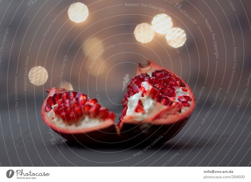 Granat Granatapfel rot Licht Stimmung Wärme Schwache Tiefenschärfe Frucht Beleuchtung lieblich knackig frisch Gesunde Ernährung Unschärfe Samen einzeln