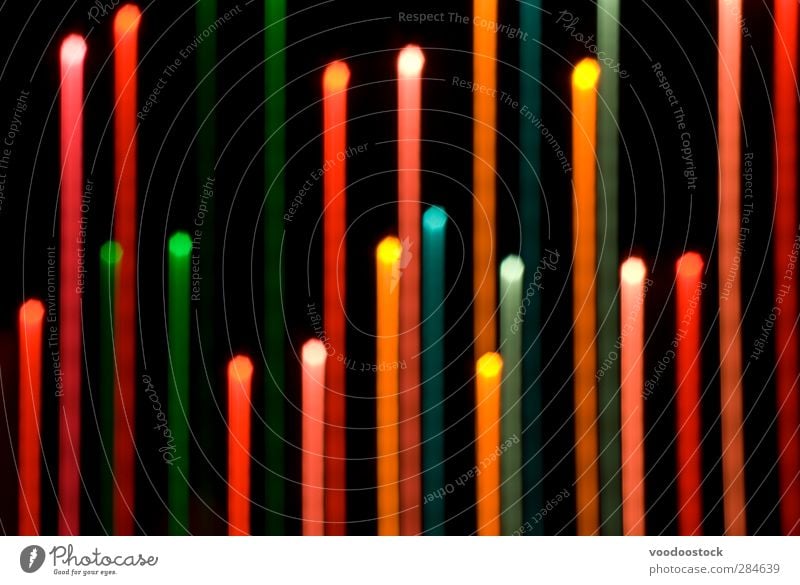 Fallendes Licht zieht sich an Kunst Linie Streifen hell mehrfarbig rot schwarz Farbe vertikal Lichtschweif Kraulen Linien parallel fett farbenfroh bunt hübsch