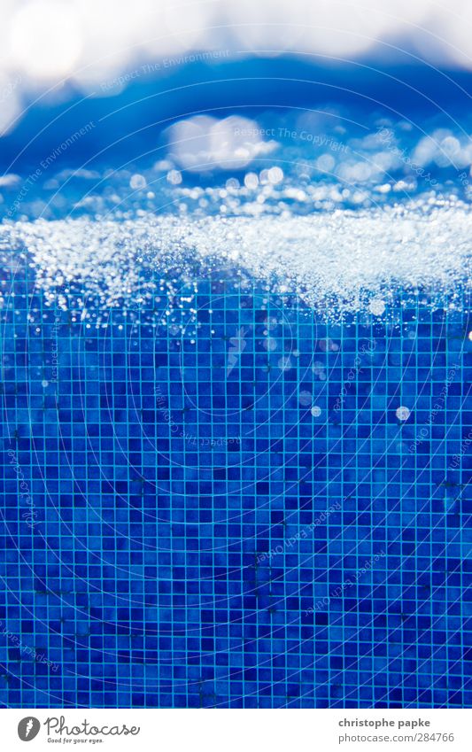 Struktur und Chaos Schwimmen & Baden Ferien & Urlaub & Reisen Sommerurlaub Schwimmbad Luft Wasser Flüssigkeit glänzend kalt nass blau Unterwasseraufnahme