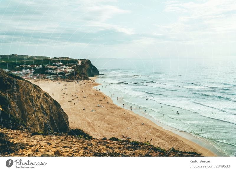 Ocean Beach, Berge und Kleinstadt an der Algarve, Portugal Ferien & Urlaub & Reisen Abenteuer Freiheit Sommer Sommerurlaub Sonnenbad Strand Meer Wellen Mensch