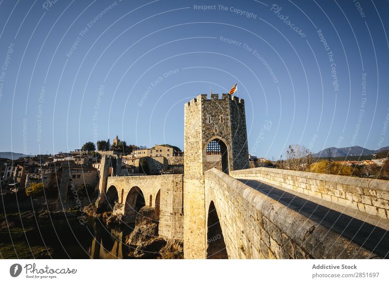 Mittelalterliche Brücke mittelalterlich Bestwert Fluss Katalonien Antiquität Spanien Tor Garrotxa Ferien & Urlaub & Reisen Architektur Gebäude Wand antik Europa