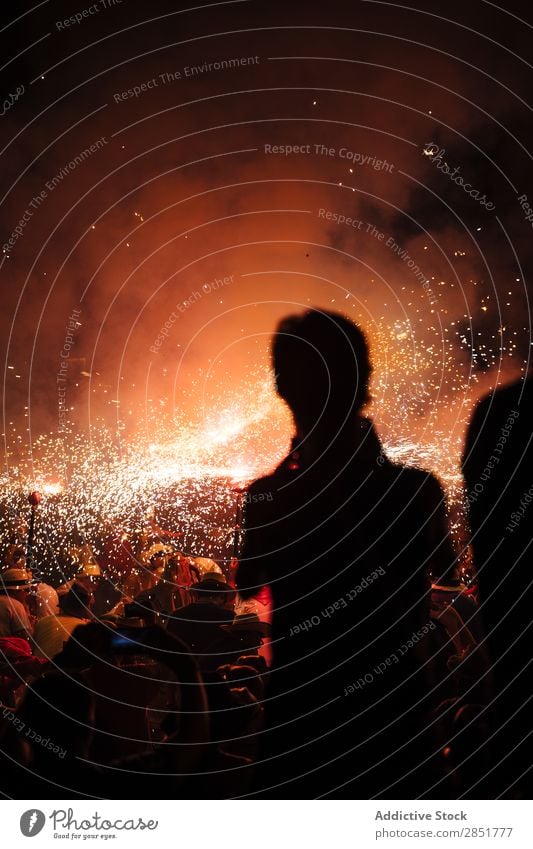 Feuerwerk Korrefok Tanzen Feste & Feiern Sitzgelegenheiten Katalonien katalanisch Spanien Tradition Freizeit & Hobby Nacht Diables Mensch Freude wichtig Teufel