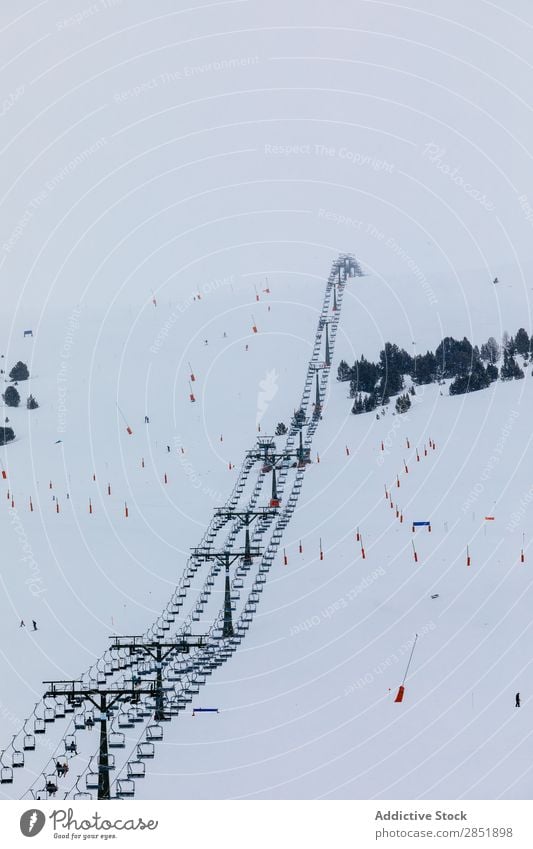 Skipisten Skigebiet Berghang Winter Skifahren heben Resort Himmel Pisten Berge u. Gebirge Schnee Natur Ferien & Urlaub & Reisen Sport Kabel weiß Landschaft