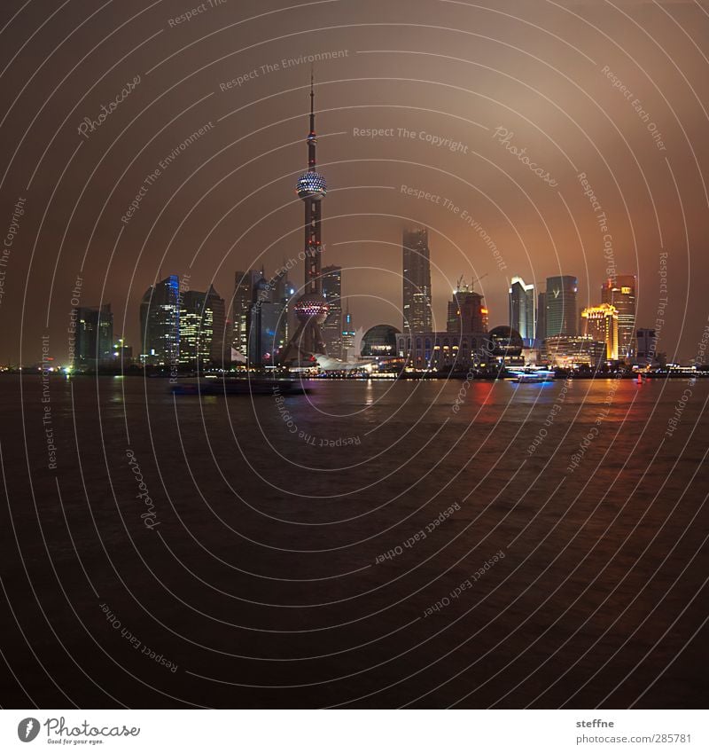 Around the World | Shanghai Pu Dong China Stadt Skyline Hochhaus hoch gigantisch Nachtaufnahme Langzeitbelichtung Farbfoto Gedeckte Farben Außenaufnahme
