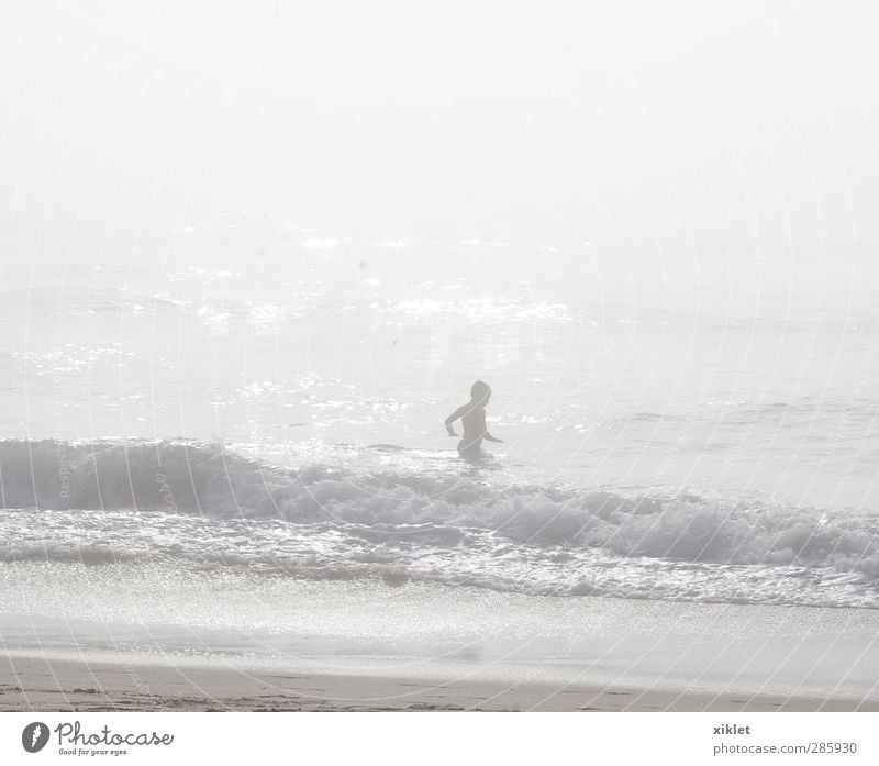 Nebel auf See sportlich Schwimmen & Baden Freiheit Sommer Strand Meer Wellen Wassersport maskulin Kind Kindheit Körper 1 Mensch 0-12 Monate Baby Sand