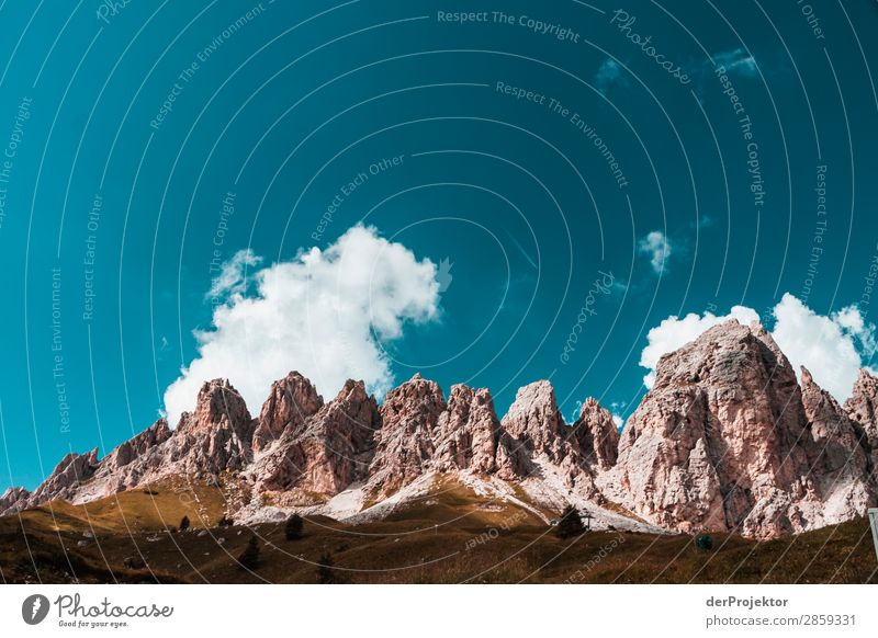 Wolken und Schatten in den Dolomiten VIII Zentralperspektive Starke Tiefenschärfe Sonnenstrahlen Sonnenlicht Lichterscheinung Silhouette Kontrast Tag