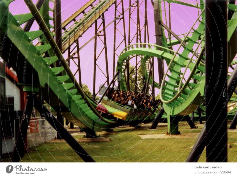Achterbahn "Cobra" grün stehen Kopfschmerzen Montreal La Ronde Vergnügungspark Freizeit & Hobby stehend fahren Intamin Coaster Rollercoaster