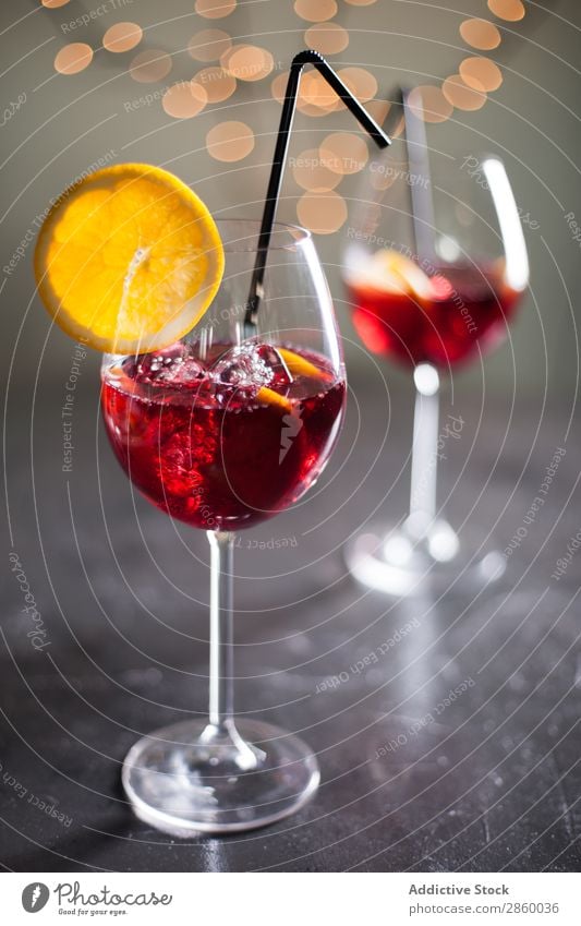 Spanisch Sangria Wein rot Bowle Saft trinken Glas Cocktail Frucht gebastelt Alkohol Lebensmittel frisch Getränk kalt süß Orange Zitrone Sommer Zutaten