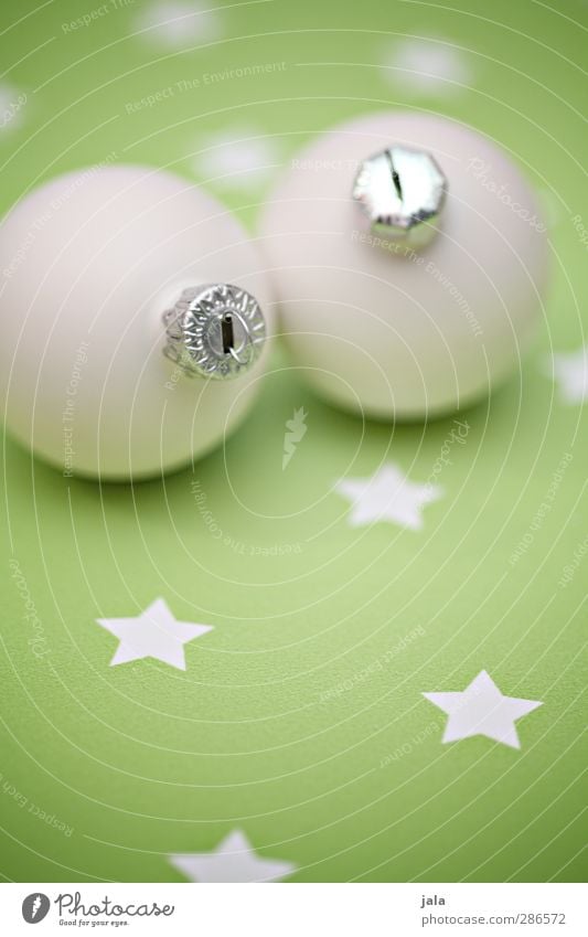 alle jahre... Feste & Feiern Weihnachten & Advent Dekoration & Verzierung Kitsch Krimskrams ästhetisch grün weiß Christbaumkugel Stern (Symbol) Farbfoto