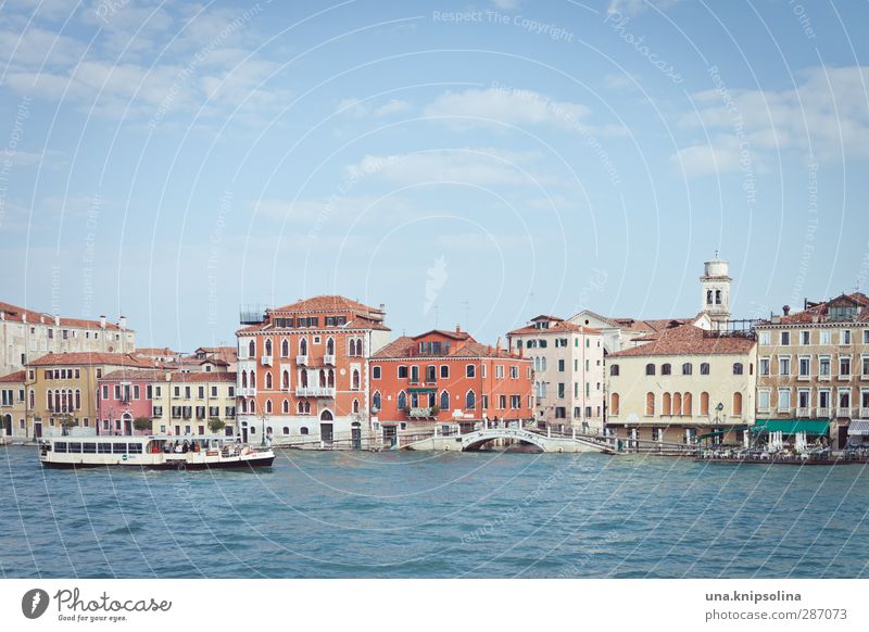 ...dig Ferien & Urlaub & Reisen Tourismus Sightseeing Städtereise Wasser Venedig Italien Haus Brücke Gebäude Architektur Schifffahrt Bootsfahrt Stadt mehrfarbig