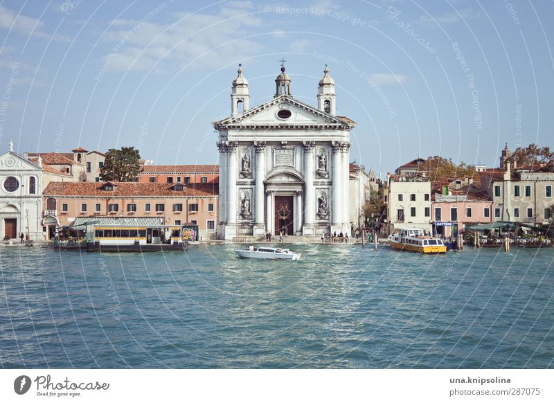 ...ne... Ferien & Urlaub & Reisen Tourismus Sightseeing Städtereise Wasser Venedig Italien Haus Kirche Bauwerk Gebäude Schifffahrt Bootsfahrt eckig Stadt Glaube