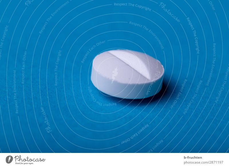 Tablette Gesundheit Gesundheitswesen Rauschmittel Medikament blau einnehmen Heilung Gesundheitsrisiko Hoffnung Farbfoto Innenaufnahme Nahaufnahme Makroaufnahme