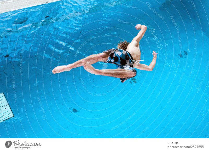 Kopfüber Lifestyle Stil Freizeit & Hobby Sport Wassersport Turmspringen Turmspringer Schwimmbad Mensch Junger Mann Jugendliche 1 Badehose Freude Mut Bewegung