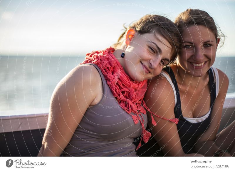 that's friendship Mensch feminin Frau Erwachsene Freundschaft Leben 2 Himmel Wolken Schönes Wetter Wind Wellen Meer T-Shirt Halstuch Haare & Frisuren brünett