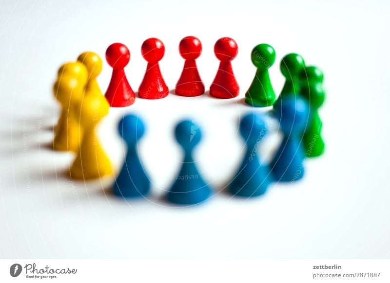 Spielfiguren Anordnung mehrfarbig Vielfältig Farbe Figur Strukturen & Formen Formation mehrere Menschengruppe Kindergruppe Konflikt & Streit Kreis