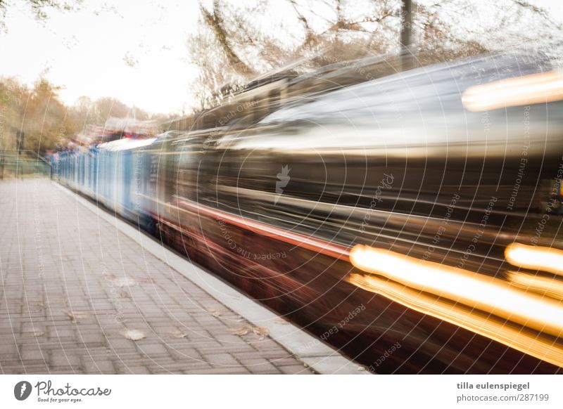 Abfahrt Verkehr Verkehrsmittel Bahnfahren Schienenverkehr Eisenbahn Lokomotive Dampflokomotive Personenzug Bewegung Geschwindigkeit Mobilität