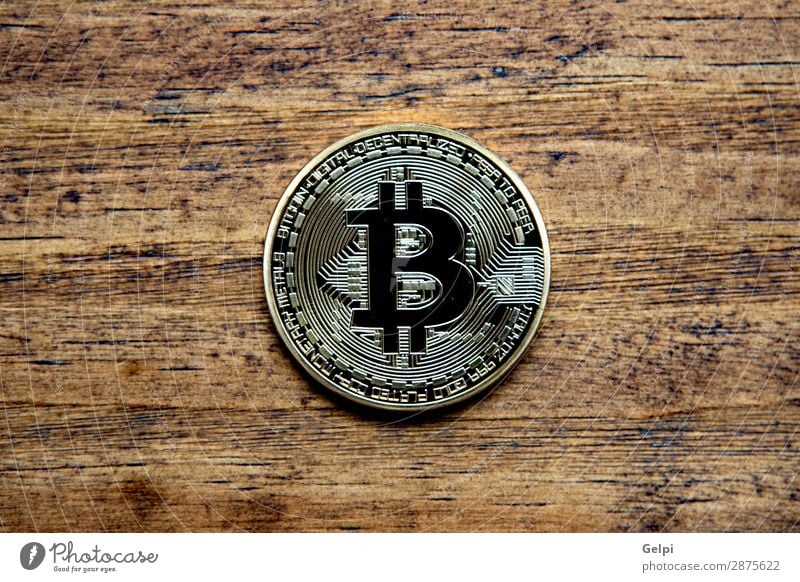 Goldene Bitcoin-Münze Nahaufnahme kaufen Geld Wirtschaft Kapitalwirtschaft Geldinstitut Business Internet Holz Metall bezahlen gold weiß elektronisch Geldmünzen