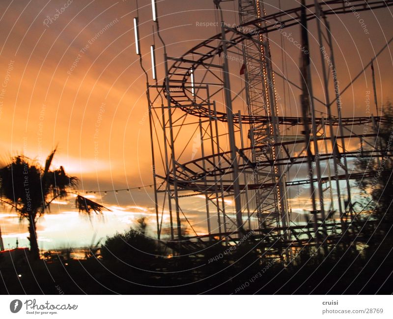 Skulptur Ferien & Urlaub & Reisen Gleise Karussell St. Tropez Cannes Nizza Sonnenuntergang Elektrisches Gerät Technik & Technologie orange Abend Cote d'Azur