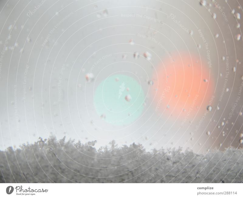 Eis & Schnee am Fenster | Hintergrund Kopierraum Energiewirtschaft Umwelt Natur frieren glänzend Häusliches Leben kalt Unschärfe Licht Postkarte Schneefall
