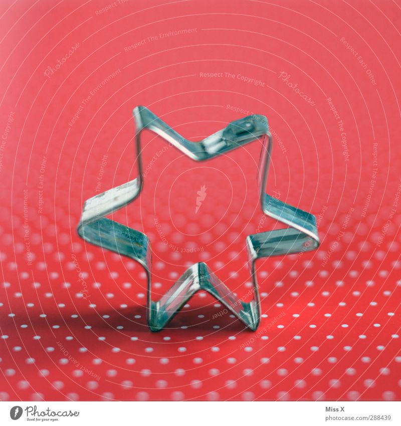 Punkt Punkt Stern Ernährung rot silber Backform Weihnachtsausstecher Stern (Symbol) Sternausstecher Plätzchen Weihnachtsgebäck Punktmuster Farbfoto Nahaufnahme