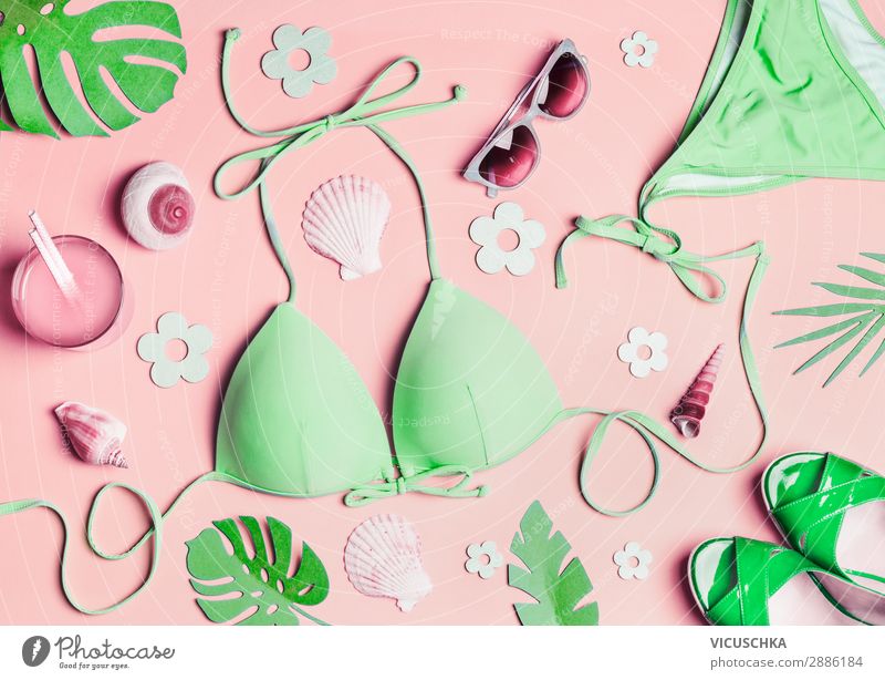 Grüner Bikini und Accessoires für Badeurlaub Longdrink Cocktail kaufen Stil Design Erholung Ferien & Urlaub & Reisen Sommer Sommerurlaub Sonnenbad Strand