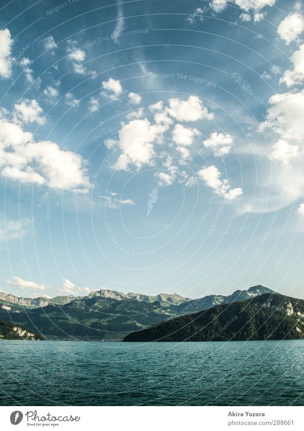 Wo sich Himmel, Berge und Wasser berühren. Landschaft Luft Wolken Sommer Schönes Wetter Alpen Berge u. Gebirge Schneebedeckte Gipfel See Vierwaldstätter See