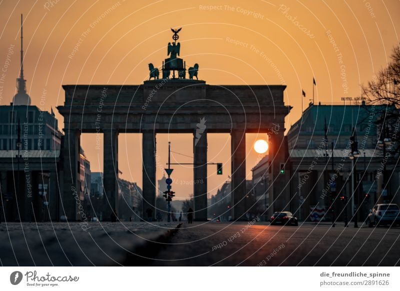 Morgensonne in Berlin III Wolkenloser Himmel Sonne Sonnenaufgang Sonnenuntergang Sonnenlicht Frühling Schönes Wetter Deutschland Europa Stadt Hauptstadt