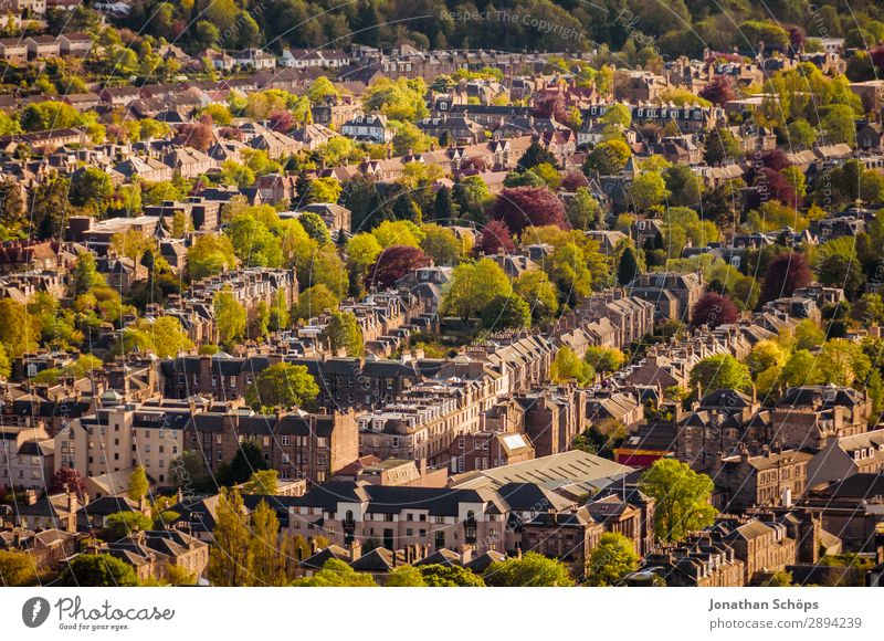 Ausblick über Wohngebiete in Edinburgh Ferien & Urlaub & Reisen Tourismus Ferne Freiheit wandern Wolken Stadt Stadtzentrum bevölkert überbevölkert Haus