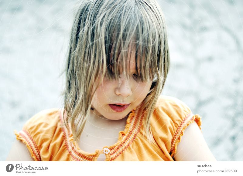 hexle feminin Kind Mädchen Kindheit Haut Kopf Haare & Frisuren Gesicht Nase Mund Lippen 1 Mensch 3-8 Jahre Gesundheit orange T-Shirt Stoff Pony Außenaufnahme