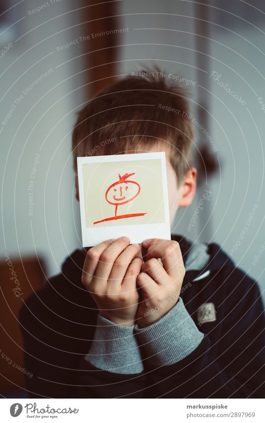 Analog Fotografie Polaroid Instant Kindererziehung Kindergarten Schule lernen Junge Körper Kopf Hand Finger 1 Mensch 3-8 Jahre Kindheit Kunst Medien