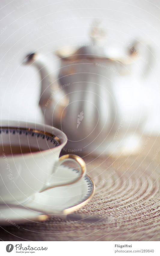 Ein bisschen Alice im Wunderland-Feeling Heißgetränk Tee genießen Gold Märchen antik Tasse Muster Tischset Teekanne Getränk Pause edel Schnörkel Romantik