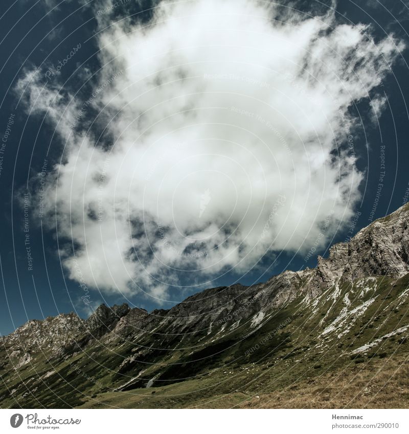 Erhebend. Ausflug Abenteuer Ferne Klettern Bergsteigen Umwelt Natur Landschaft Luft Wasser Wassertropfen Himmel Wolken Sommer Klima Wetter Sträucher Felsen