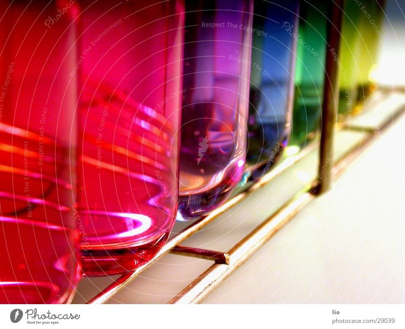 achwiebunt Reagenzglas Experiment Wissenschaften Labor regenbogenfarben mehrfarbig Gitter ph-Werte Chemie Versuch Glas