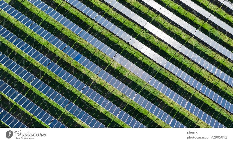 Solar Farm Energiewirtschaft Erneuerbare Energie Sonnenenergie Klima solar solar energy renewable climate Farbfoto