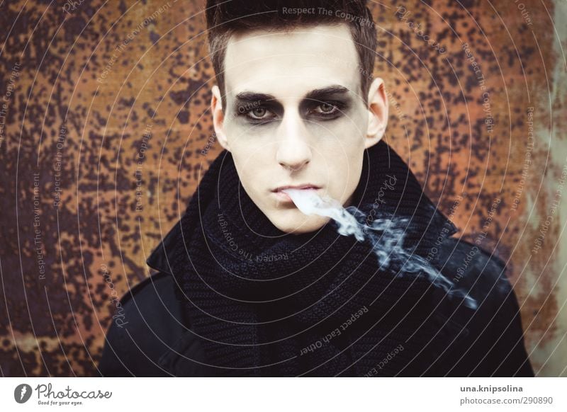 .mephisto Lifestyle Stil Schminke Gesundheit Rauchen Junger Mann Jugendliche 1 Mensch 18-30 Jahre Erwachsene Mode Mantel Schal brünett kurzhaarig Denken