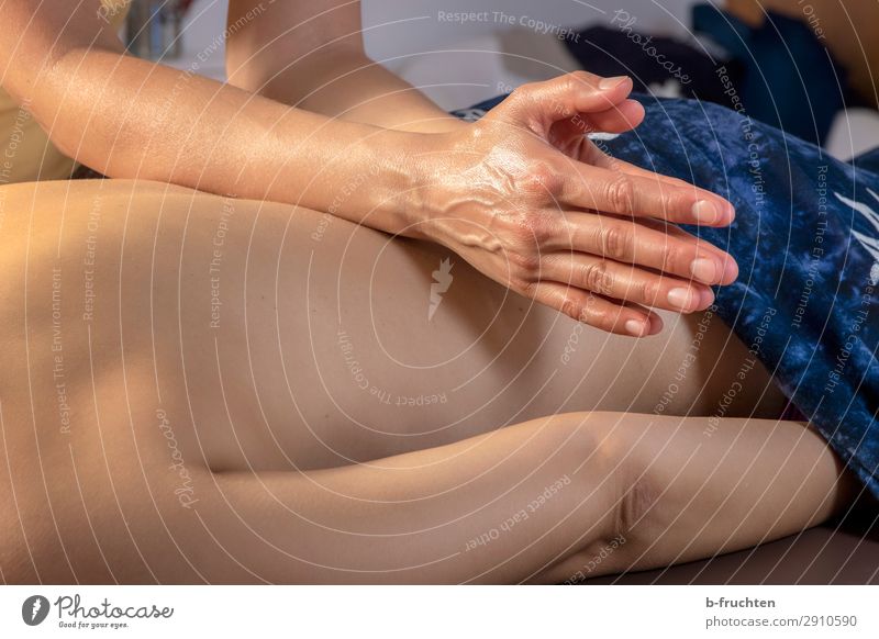 Rückenmassage Gesundheit Gesundheitswesen Behandlung Wellness harmonisch Wohlgefühl Erholung ruhig Kur Spa Massage Frau Erwachsene Hand Finger berühren Bewegung