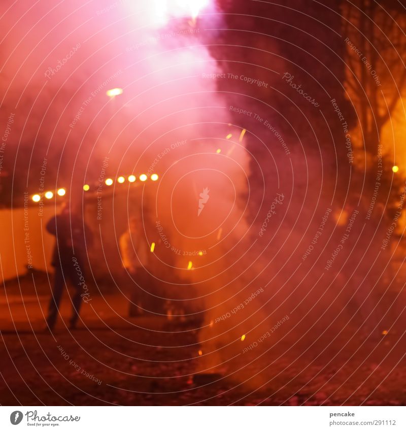 feierwerk Nachtleben Party Veranstaltung Feste & Feiern Silvester u. Neujahr heiß rot Feuerwerk Abgas Rauchbombe gefährlich Krach Rotlicht 2013 glühend Farbfoto