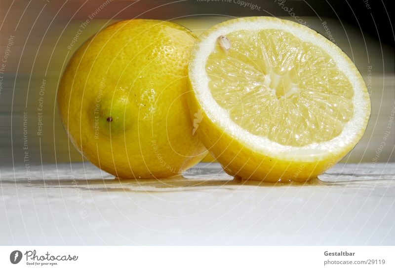 Saftig Zitrone gelb rund Hälfte Vitamin C Gesundheit aufgeschnitten frisch gestaltbar Frucht Wut Teile u. Stücke