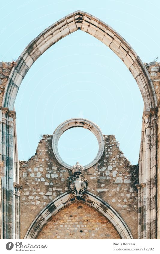 Das Kloster Unserer Lieben Frau vom Berg Karmel (Convento da Ordem do Carmo) ist eine gotische römisch-katholische Kirche, die 1393 in Lissabon, Stadt Portugal, gebaut wurde.
