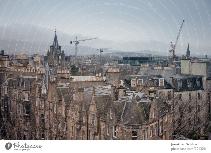 Edinburgh V Schottland Großbritannien Stadt Hauptstadt Hafenstadt Stadtzentrum Altstadt Skyline bevölkert Haus Kirche Gebäude Architektur überblicken Kran Hügel