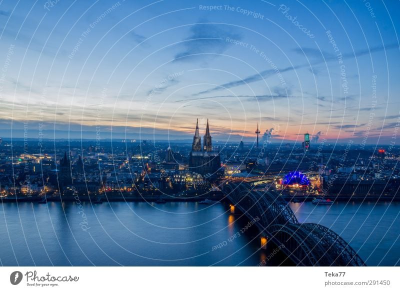 Winterabend @ Köln Design Stadt Stadtzentrum Skyline Kirche Dom Brücke Bauwerk Gebäude Architektur Sehenswürdigkeit Wahrzeichen Denkmal ästhetisch