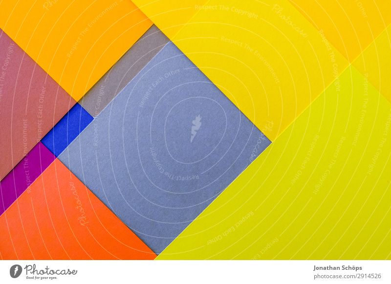 grafisches Hintergrundbild aus Buntpapier Basteln Papier leuchten einfach blau gelb rot Quadrat flach Geometrie graphisch grell Entwurf minimalistisch Karton
