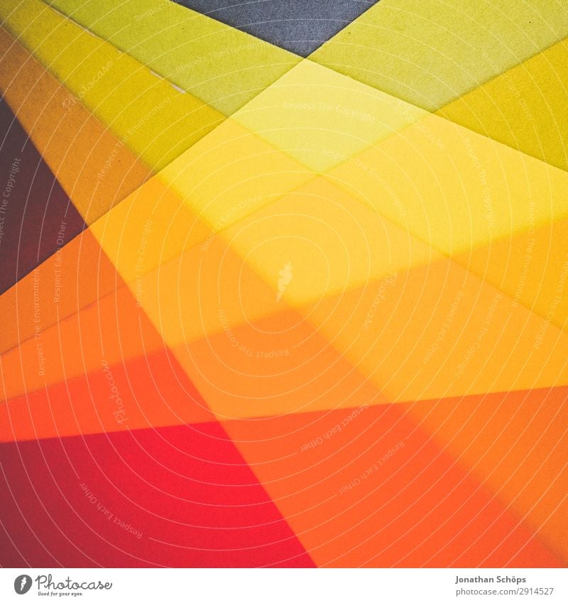 grafisches Hintergrundbild aus Buntpapier Basteln Papier einfach gelb rot flach Geometrie graphisch Entwurf minimalistisch Karton Textfreiraum orange