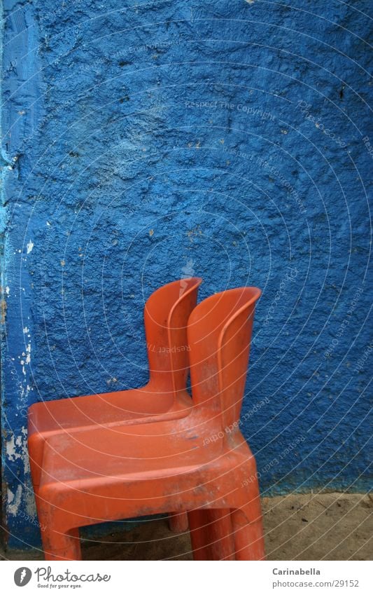 Plastik Orange Stuhl Wand Venezuela obskur Statue orange blau