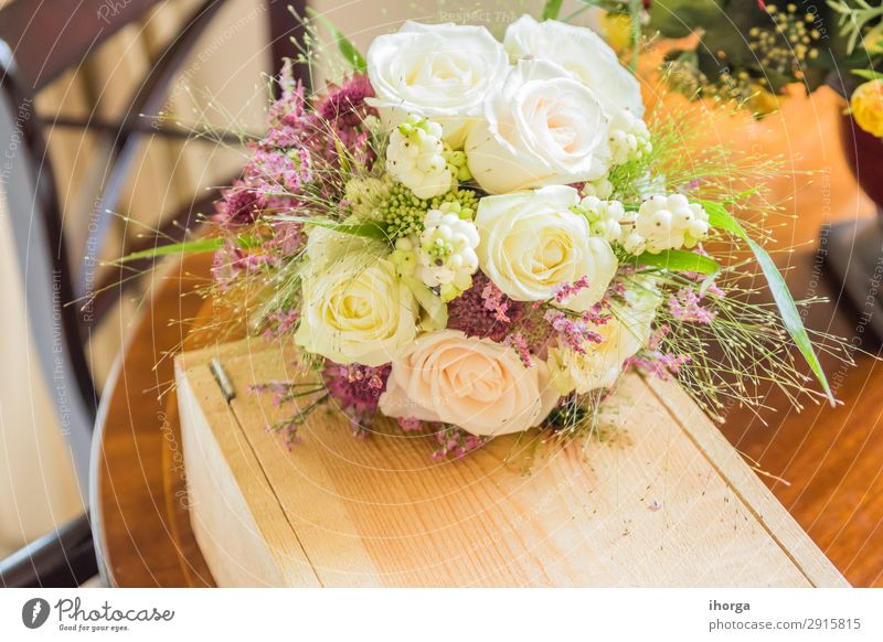 Brautstrauß am Tag der Hochzeit elegant Design schön Dekoration & Verzierung Feste & Feiern Natur Pflanze Blume Kleid Blumenstrauß Liebe Fröhlichkeit grün rosa