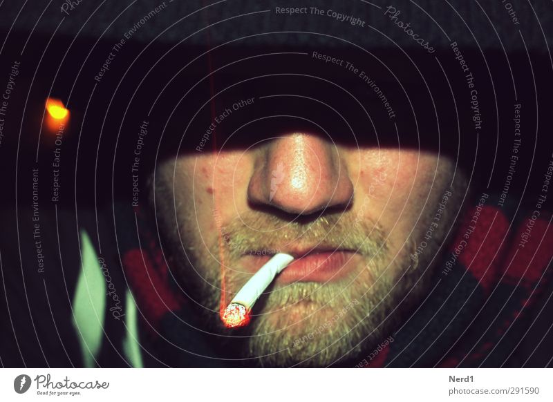 Ziggi Rauchen Mensch maskulin Nase Lippen Bart 1 30-45 Jahre Erwachsene Sucht Zigarette Glut Farbfoto Außenaufnahme Experiment Textfreiraum oben