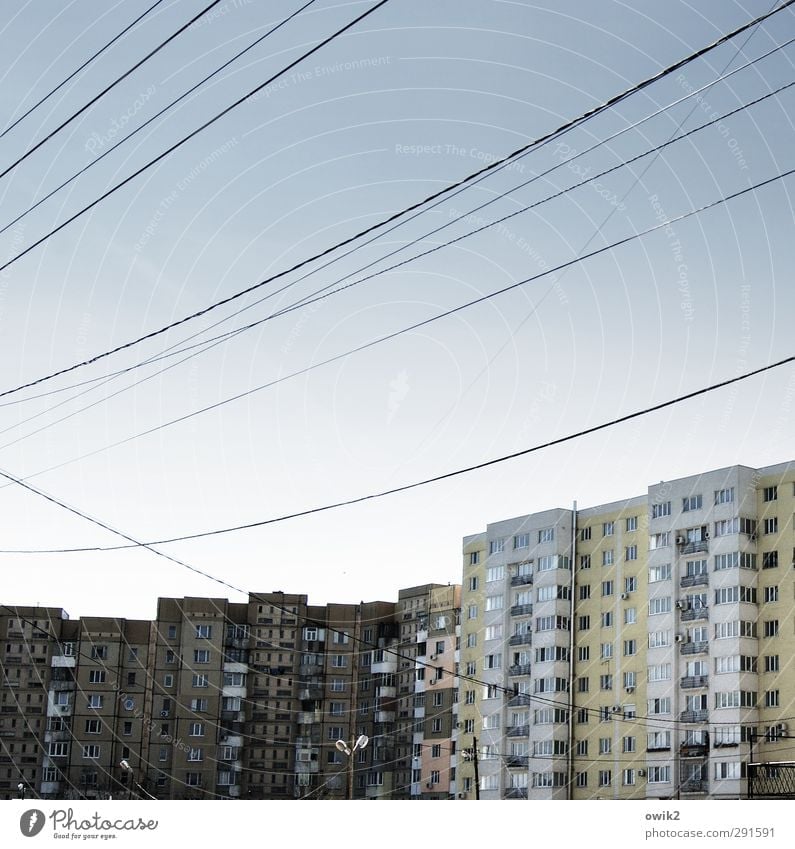 Stromschnellen Energiewirtschaft Chisinau Moldawien Osteuropa Hauptstadt Stadtzentrum bevölkert Haus Hochhaus Mauer Wand Fassade Fenster hängen Armut bedrohlich
