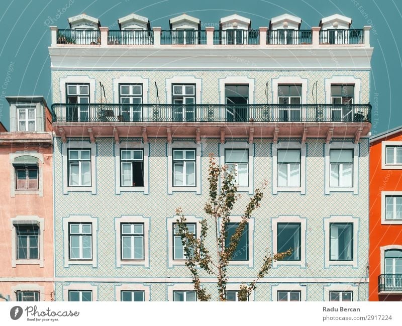 Bunte Mehrfamilienhausfassade in Lissabon, Portugal heimwärts Haus Stadt Stadtzentrum Stil klassisch Ferien & Urlaub & Reisen Großstadt Konsistenz Architektur