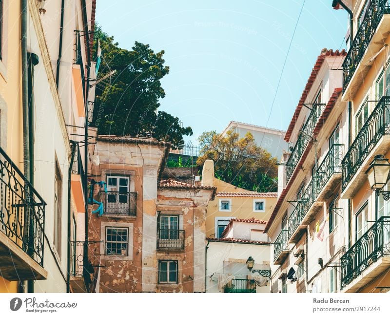 Bunte Mehrfamilienhausfassade in Lissabon, Portugal heimwärts Haus Stadt Stadtzentrum Stil klassisch Ferien & Urlaub & Reisen Großstadt Konsistenz Architektur