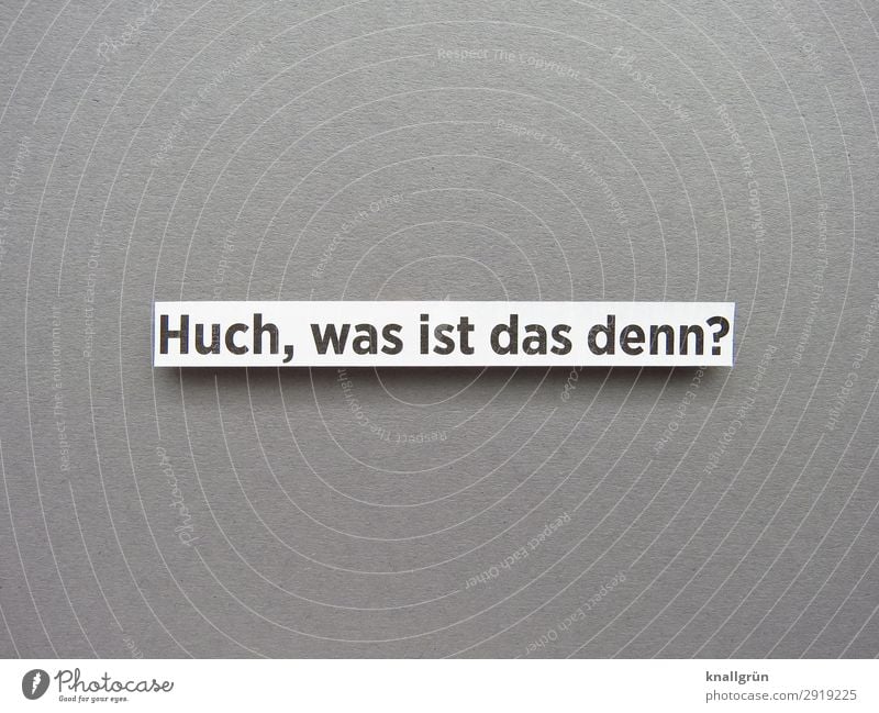 Huch, was ist das denn? Schriftzeichen Schilder & Markierungen Kommunizieren grau schwarz weiß Gefühle Neugier Interesse Überraschung Angst Entsetzen Todesangst